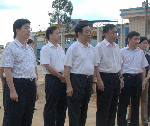 9月8日，中央巡視組組長、十一屆全國人大農(nóng)業(yè)和農(nóng)村委員會副主任委員房鳳友，中央巡視組副組長、副部級巡視專員郭林，中央巡視組副組長、副部級巡視專員謝秀蘭等領(lǐng)導(dǎo)一行8人，到湘桂循環(huán)經(jīng)濟(jì)產(chǎn)業(yè)園對集團(tuán)經(jīng)濟(jì)建設(shè)、黨建等工作情況進(jìn)行檢查指導(dǎo)。自治區(qū)黨委組織部部長周新建，崇左市委副書記、市長黃克，江州區(qū)委書記藍(lán)大煌，湘桂集團(tuán)董事局副主席陳輝，湘桂公司總經(jīng)理朱光彩等陪同考察。